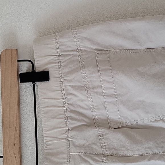 Chico's Secret Stretch Comfort Waist Straight Leg Khaki Capri Pants Size Small/6 - Picture 4 of 7